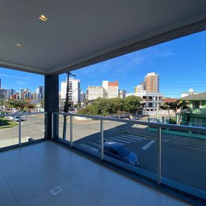 Harmonia Flats, com 1 dormitório e 78m² de área privativa com sacada aberta