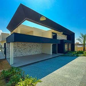 Casa térrea à venda no Plateau D'Or Privilege com 4 suítes e 380 m²