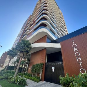 Apartamento de 91m² com Vista para o Mar e Rio no Ed. Toronto em Torres