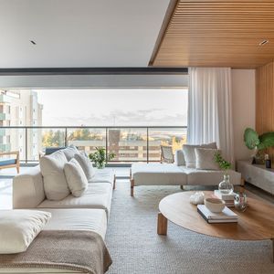 Apartamento mobiliado e decorado, vista para o mar, 4 suítes e 215m² privativos