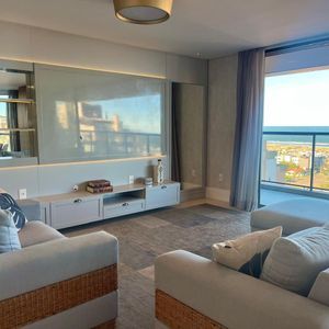 Apartamento de 215m² com 4 Suítes e Vista Mar no Ed. Vitra na Av. Silva Jardim em Torres