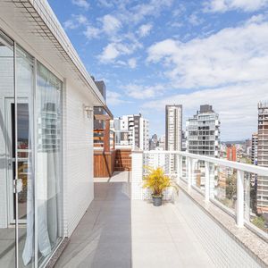 Cobertura Duplex de 200m² com Vista Mar e Rio na Torre de Athena em Torres