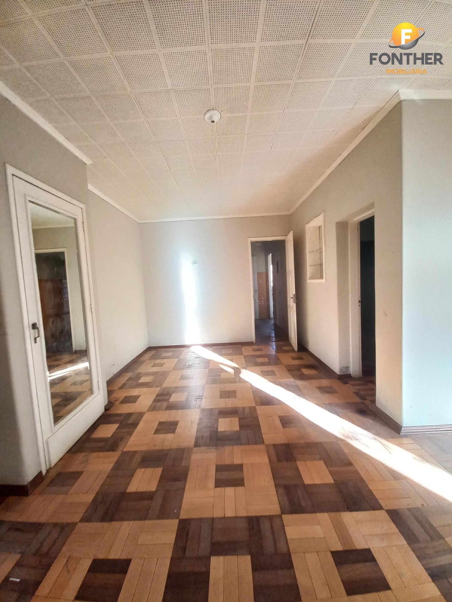 Casa à venda com 3 quartos, 295m² - Foto 2