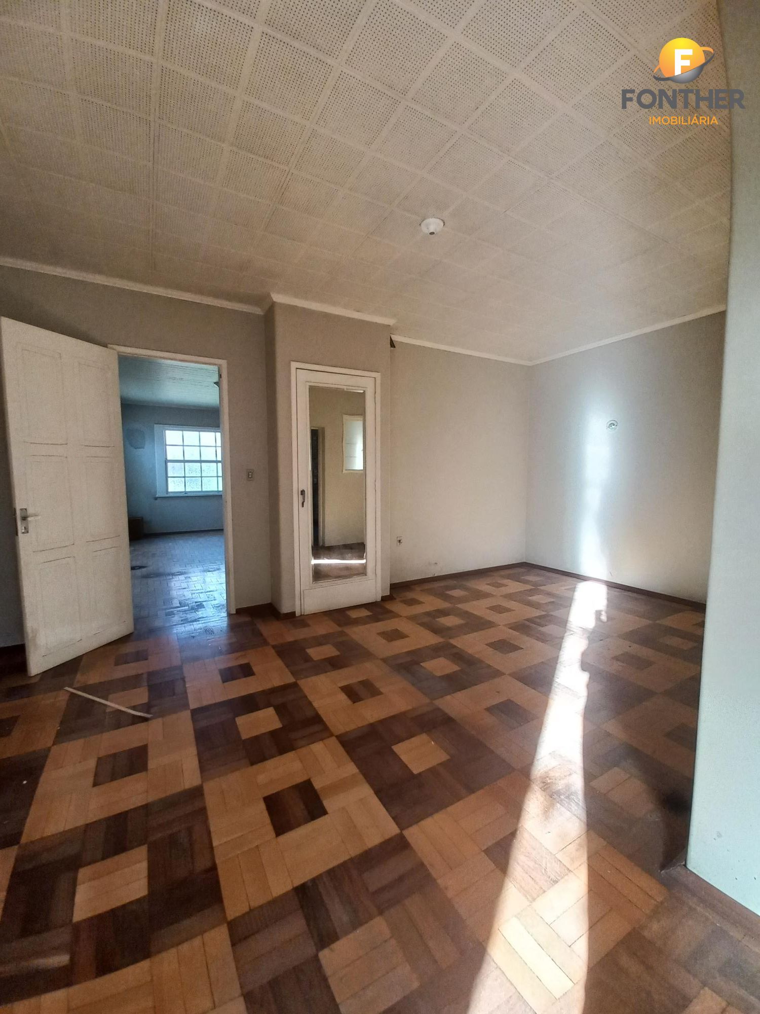 Casa à venda com 3 quartos, 295m² - Foto 1