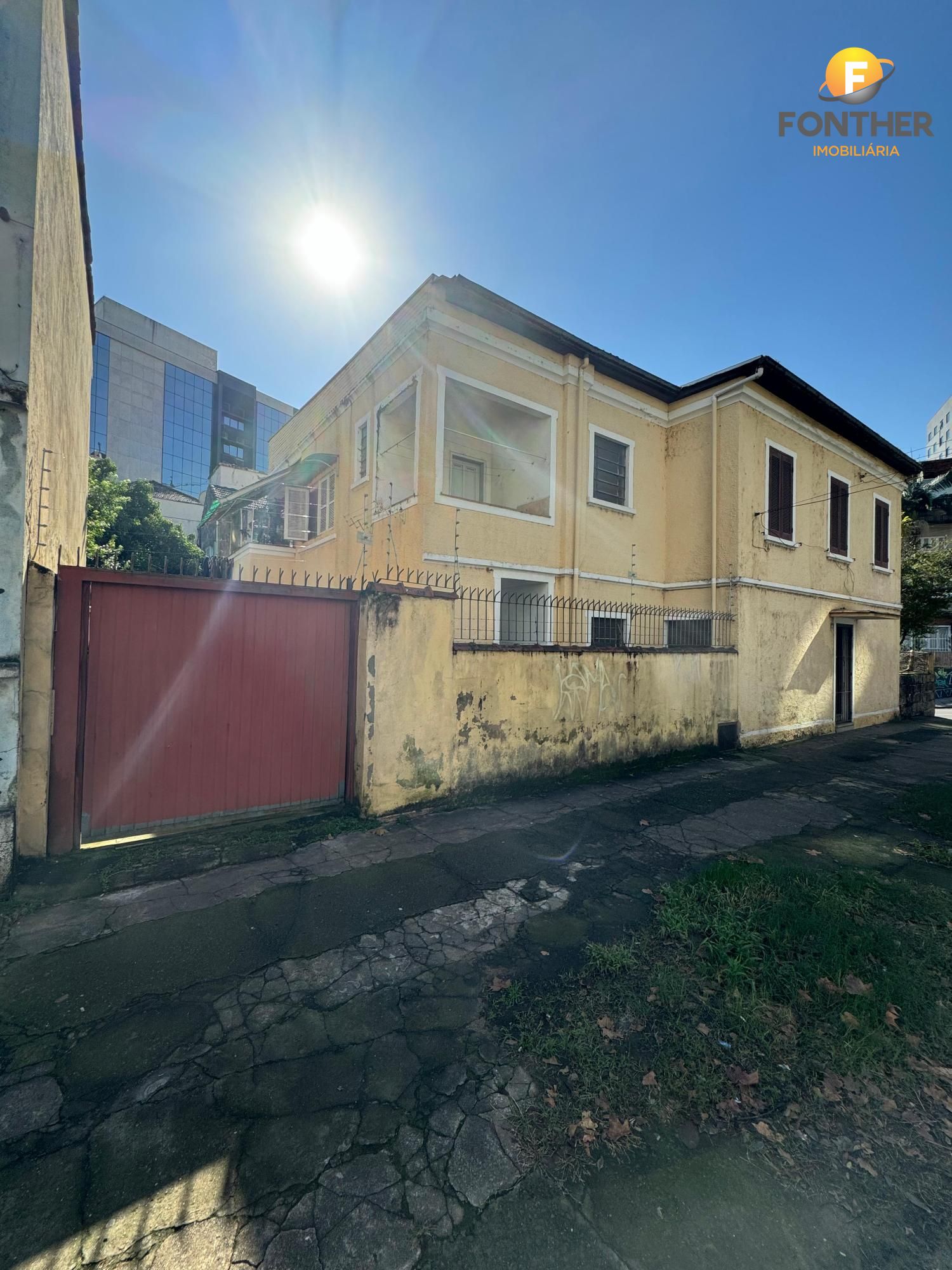 Casa à venda com 3 quartos, 305m² - Foto 2