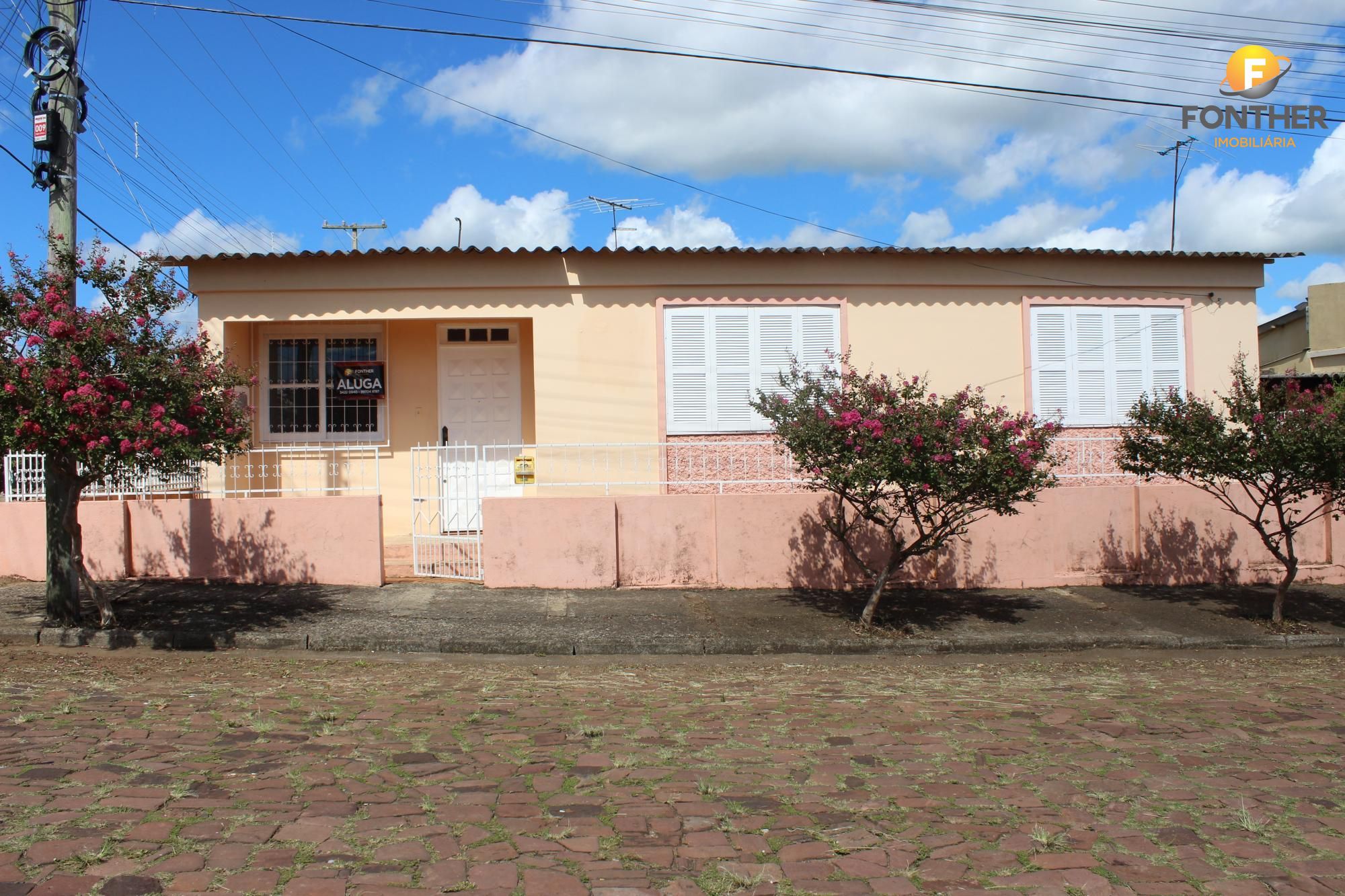 Casa à venda com 3 quartos, 86m² - Foto 1