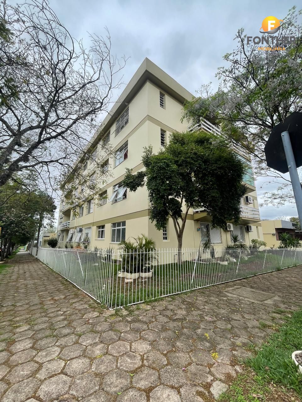 Apartamento à venda com 3 quartos, 121m² - Foto 1