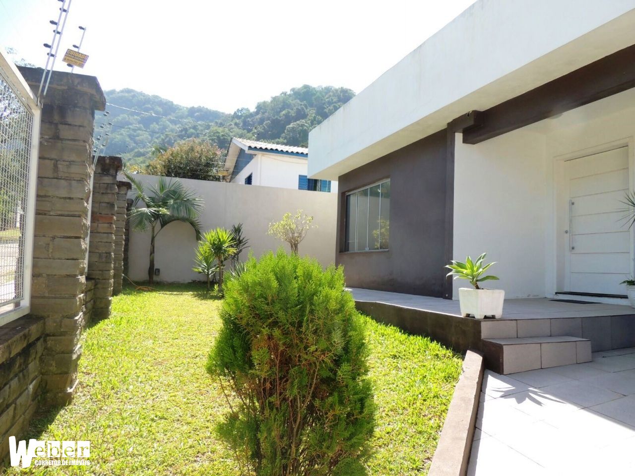 Casa à venda com 3 quartos, 240m² - Foto 1