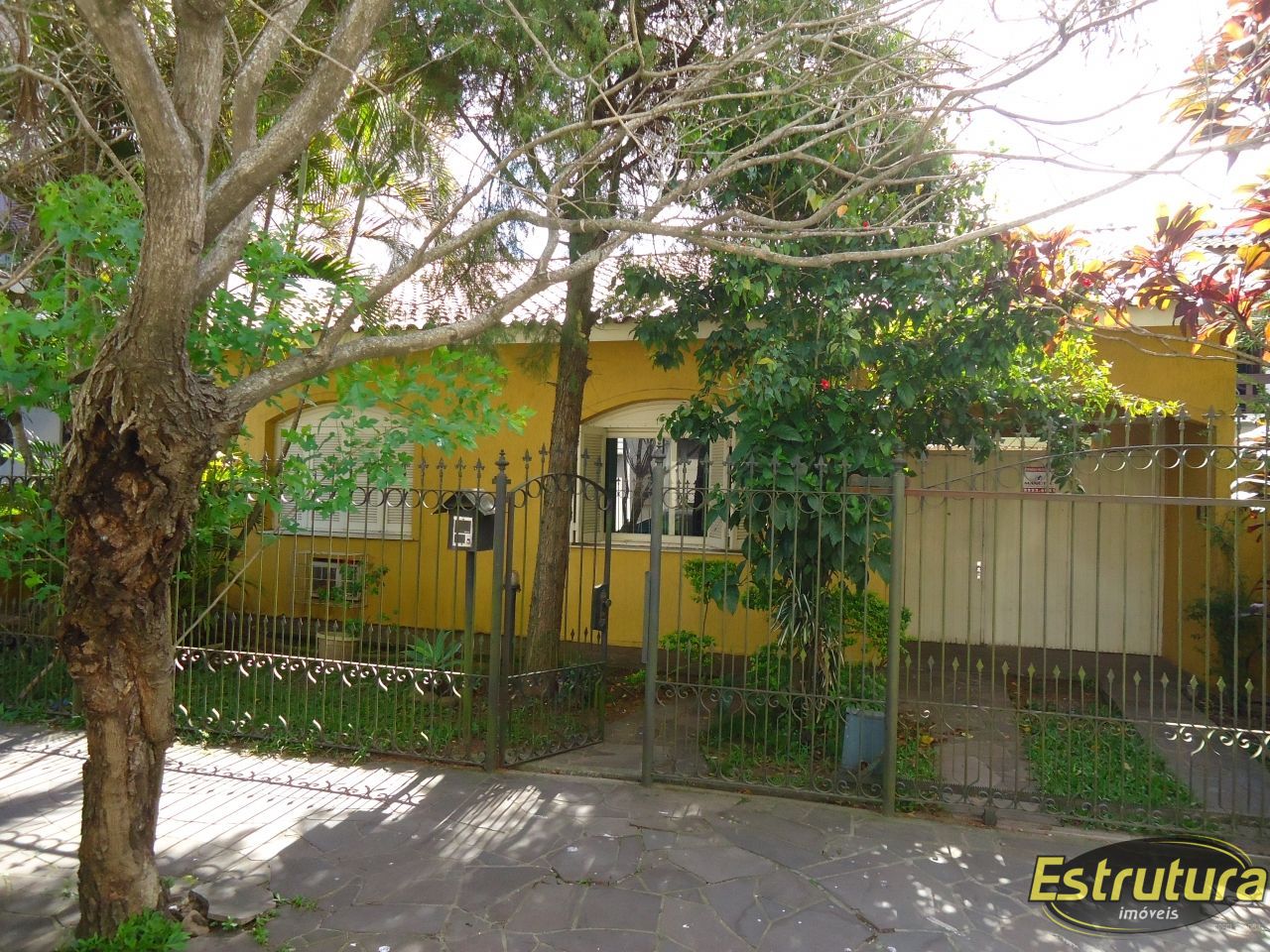 Casa com 4 Dormitórios à venda, 240 m² por R$ 555.000,00