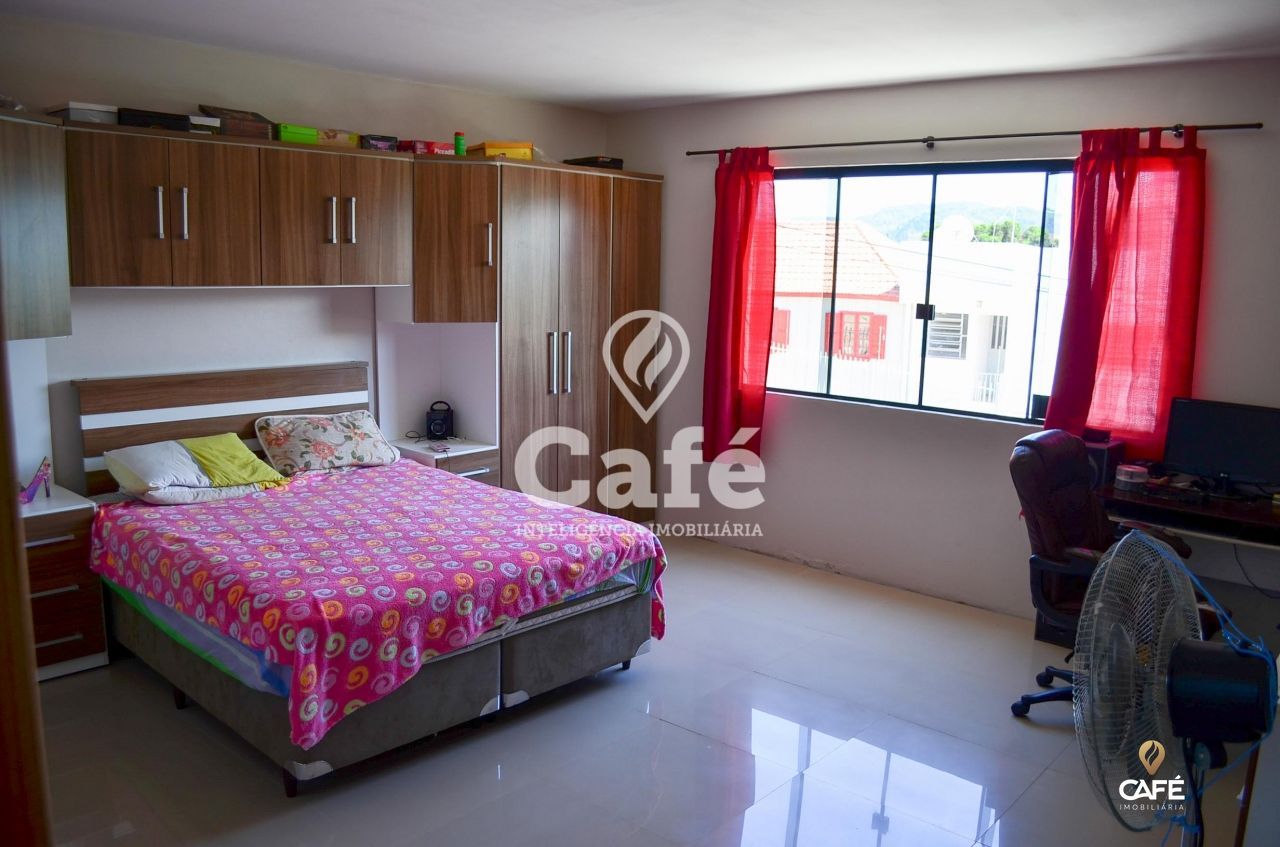 Sobrado à venda com 5 quartos, 350m² - Foto 1