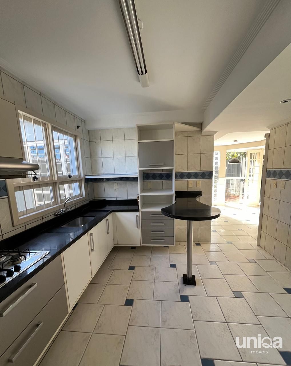 Vendo casa alto padrão 04 dormitórios próximo ao clube tênis