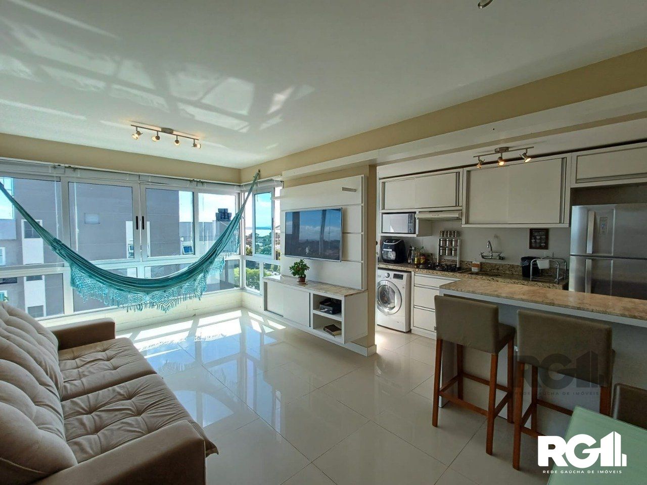 Apartamento à venda com 2 quartos, 68m² - Foto 2