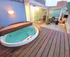 JACUZZI COM DECK DE MADEIRA\