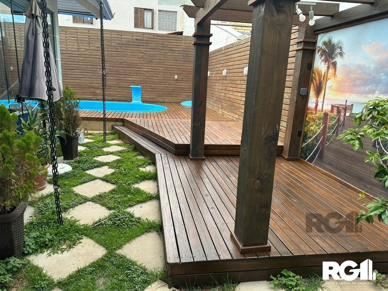 Casa à venda com 3 quartos, 206m² - Foto 1