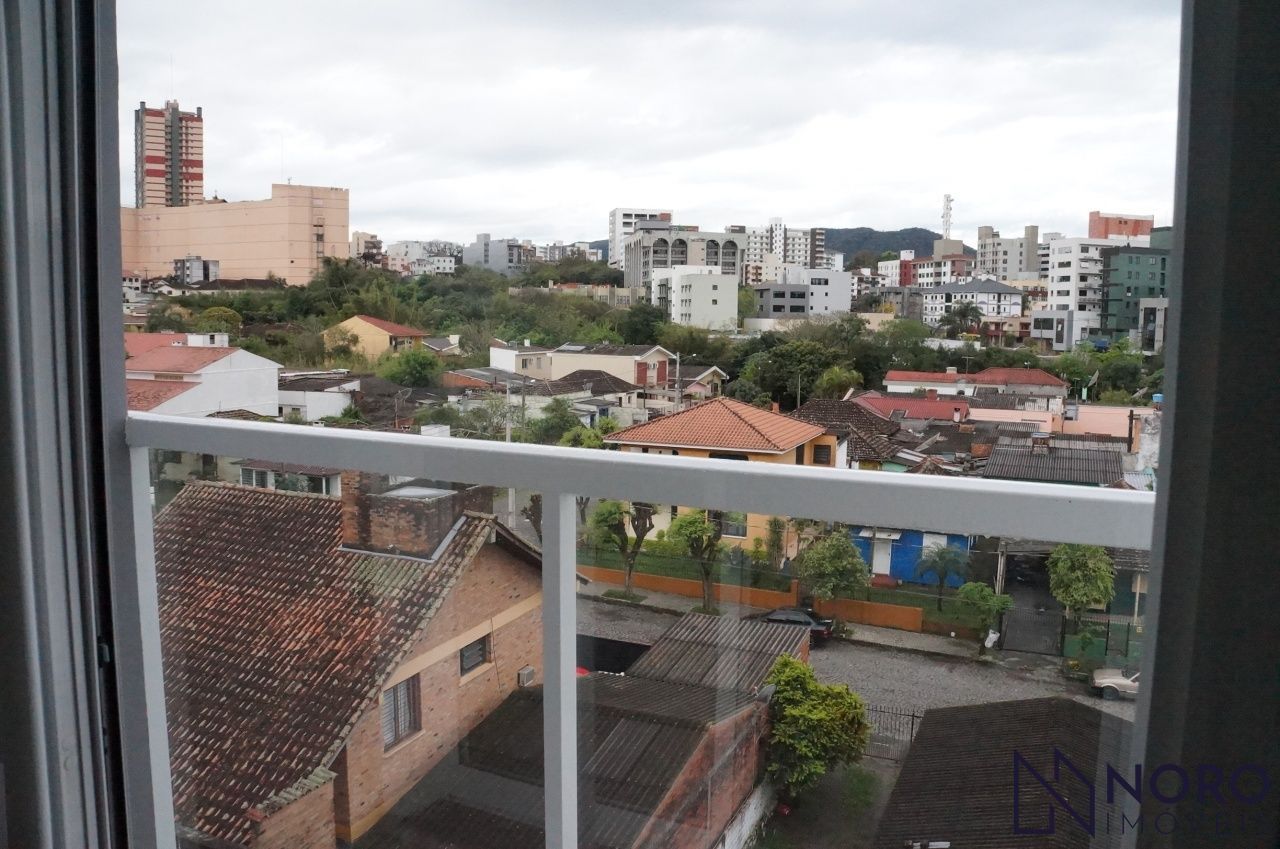 Cobertura à Venda no Centro de Santa Maria com Amplo Terraço e Churrasqueira