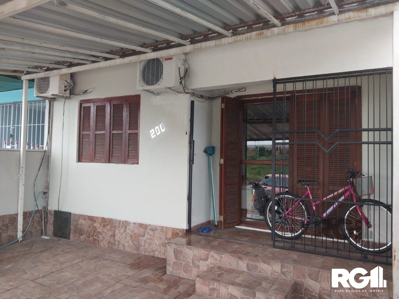 Casa à venda com 2 quartos, 70m² - Foto 2