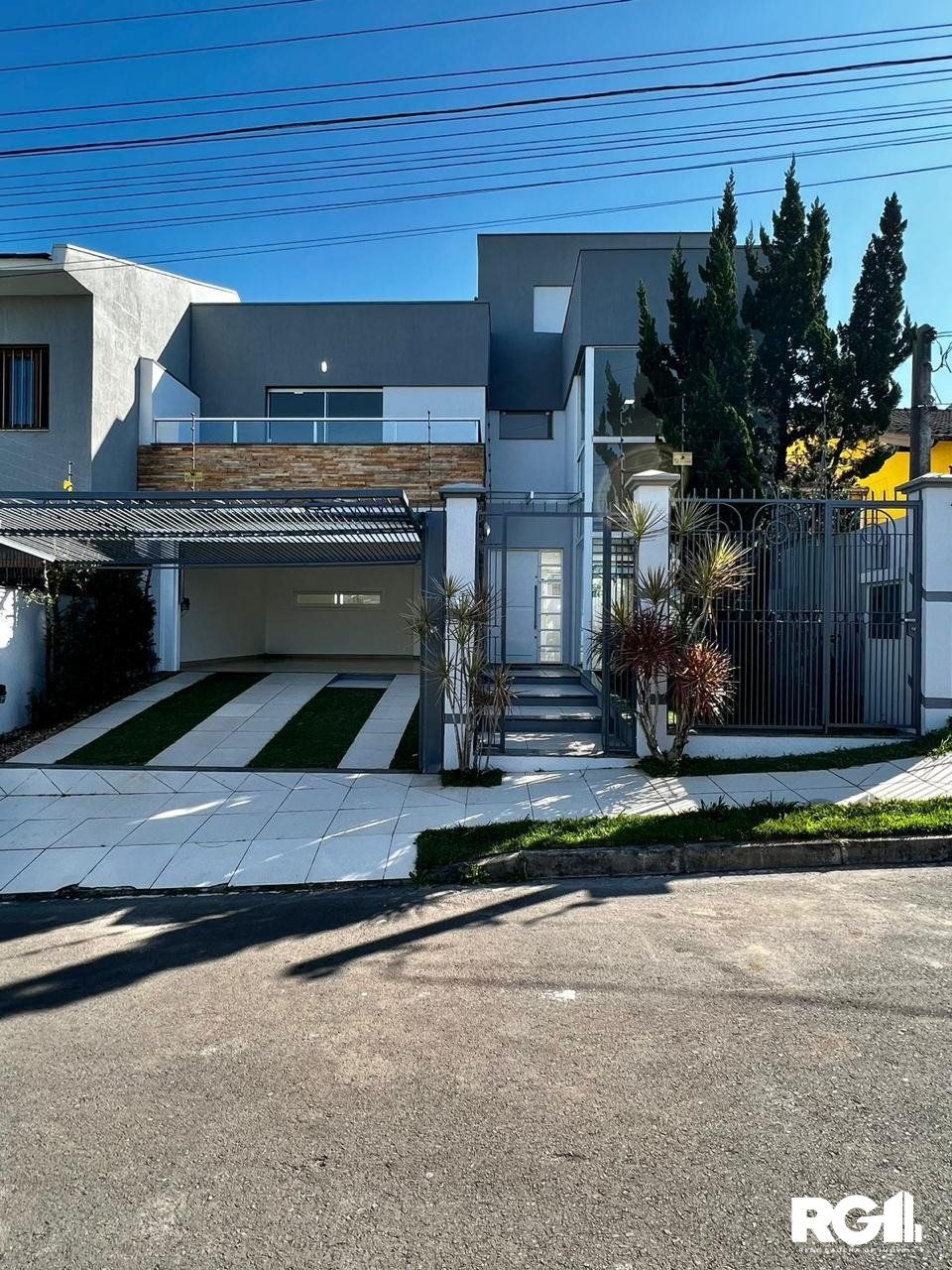 Sobrado à venda com 3 quartos, 189m² - Foto 1