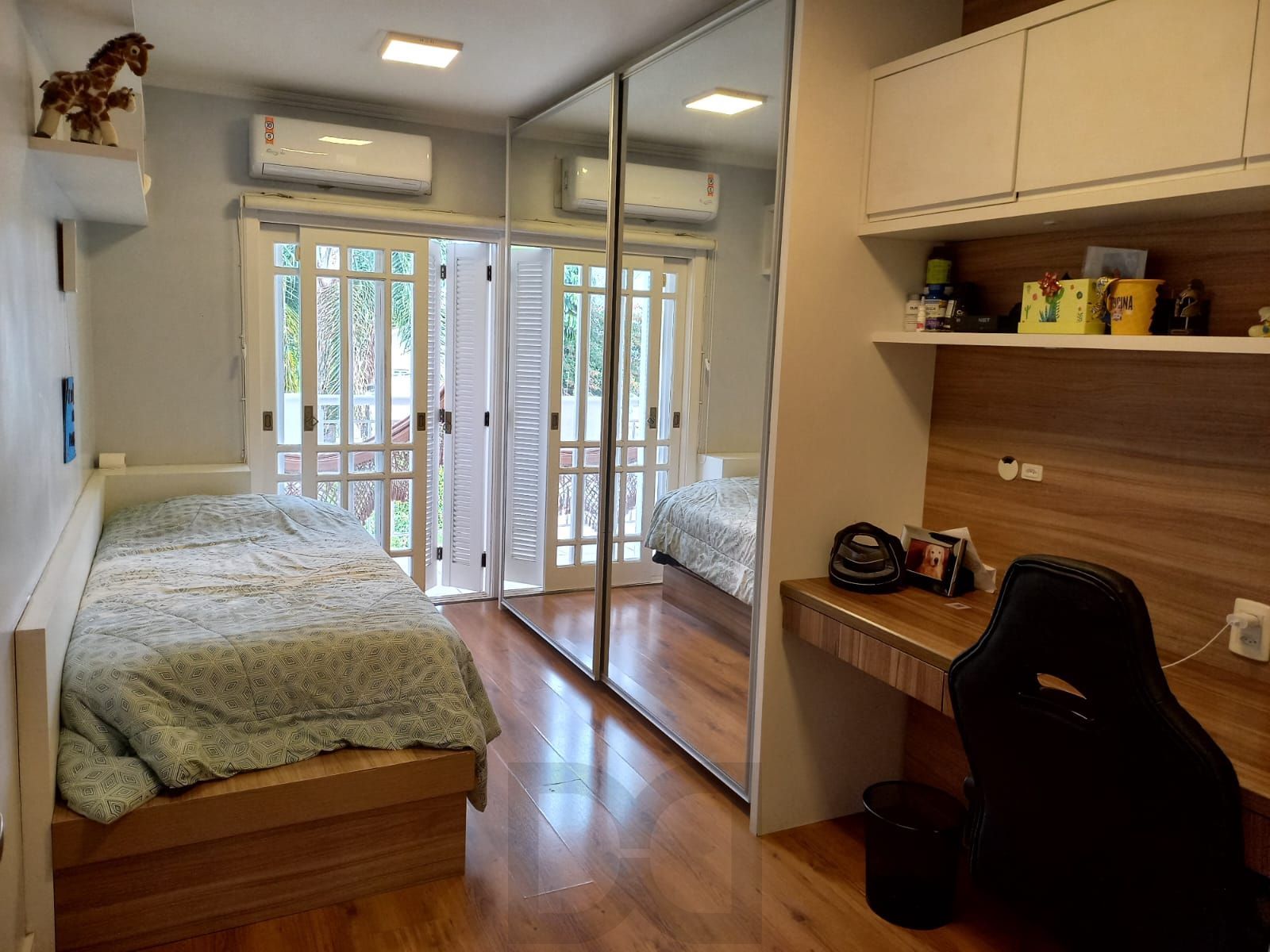 Casa com 4 dormitórios no Bairro Chácara das Pedras — foto 58