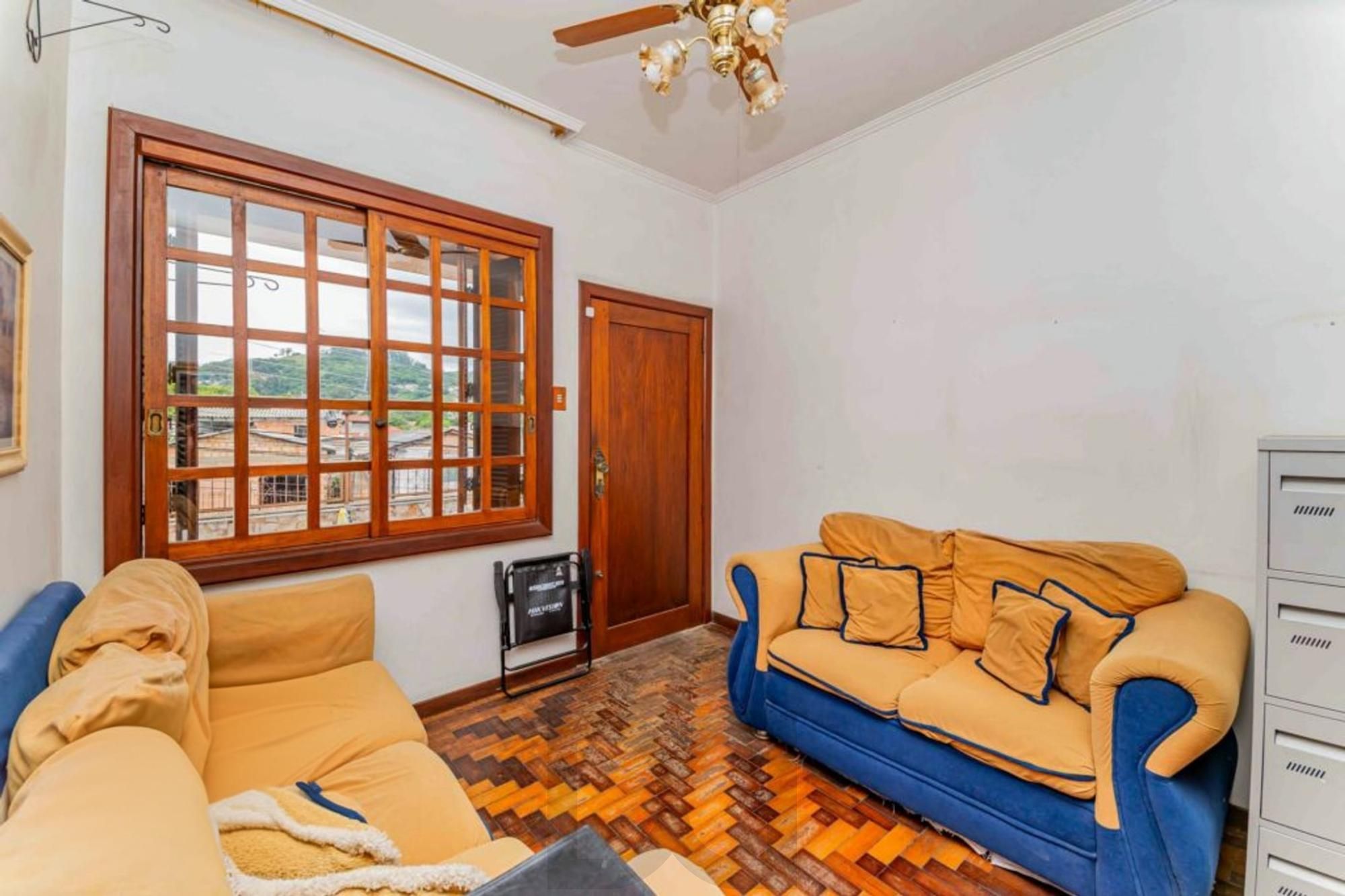 Casa de 3 quartos, churrasqueira, terraço, 2 vagas no bairro Glória. — foto 2