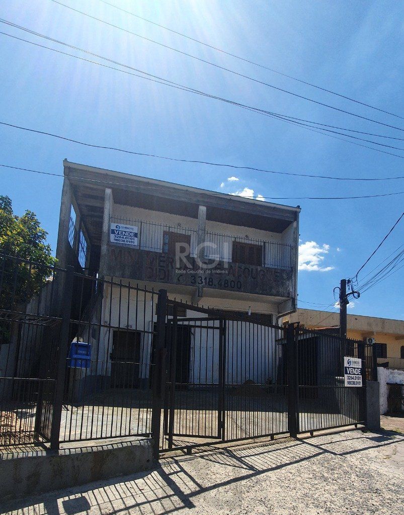 Casa para Venda - 290m², 4 dormitórios, sendo 2 suites, 2 vagas - Cascata — foto 1