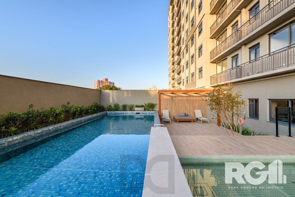 Apartamento, 2 Quartos Semimobiliado, churrasqueira, 1 vaga - Menino Deus — foto 31