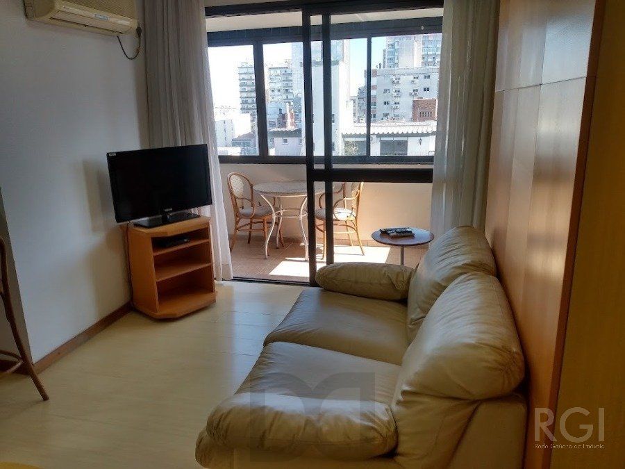 VENDO APARTAMENTO UM DORMITORIO BOM FIM ELEVADOR 1 VAGA — foto 1