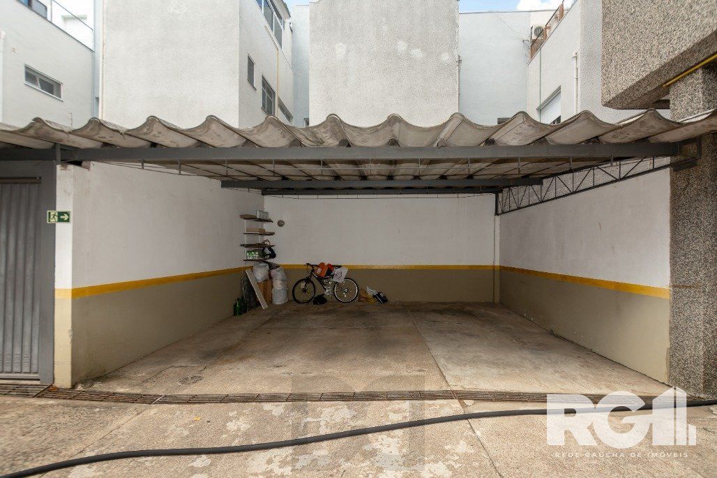 Apartamento Reformado! Com 3 dorm, sendo 1 suíte, 2 vagas na Rua Corte Real. — foto 4