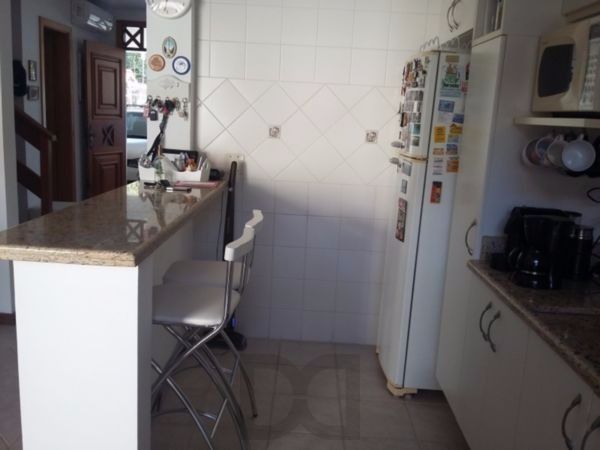 Sobrado em Ipanema, zona sul de Porto Alegre, com 175m² - 3 dormitorios, sotão, piscina. — foto 7