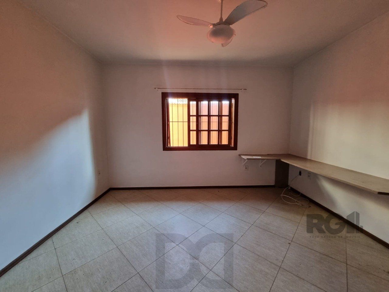 Linda Casa Bairro Ipanema 02 Dormitórios Suíte — foto 13