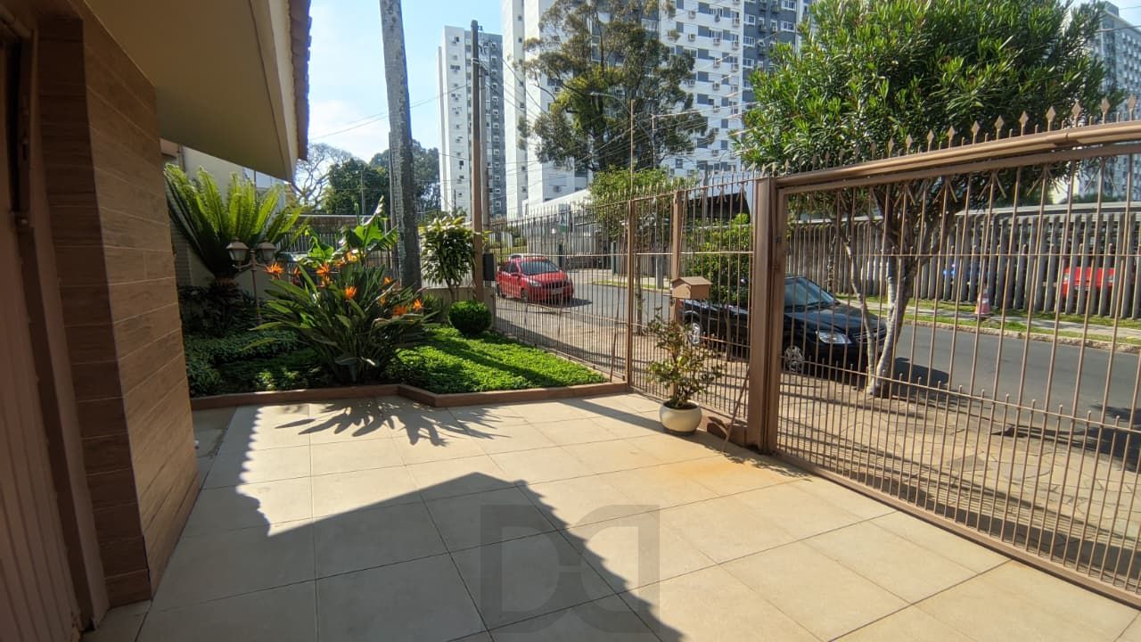 Casa com 3 Dormitórios, Suíte e 2 vagas de garagem no São Sebastião — foto 1