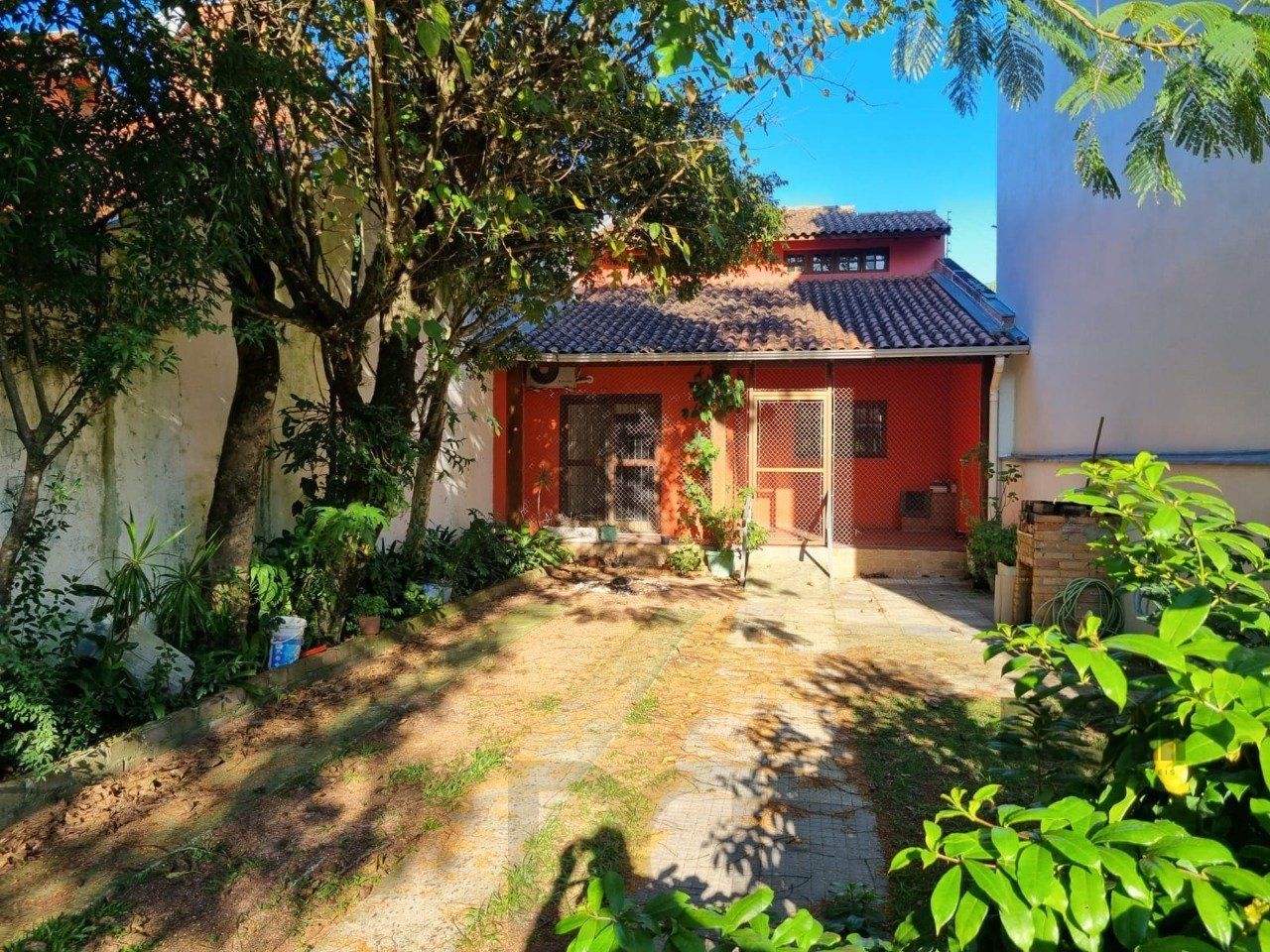 Linda Casa Bairro Ipanema 02 Dormitórios Suíte — foto 1