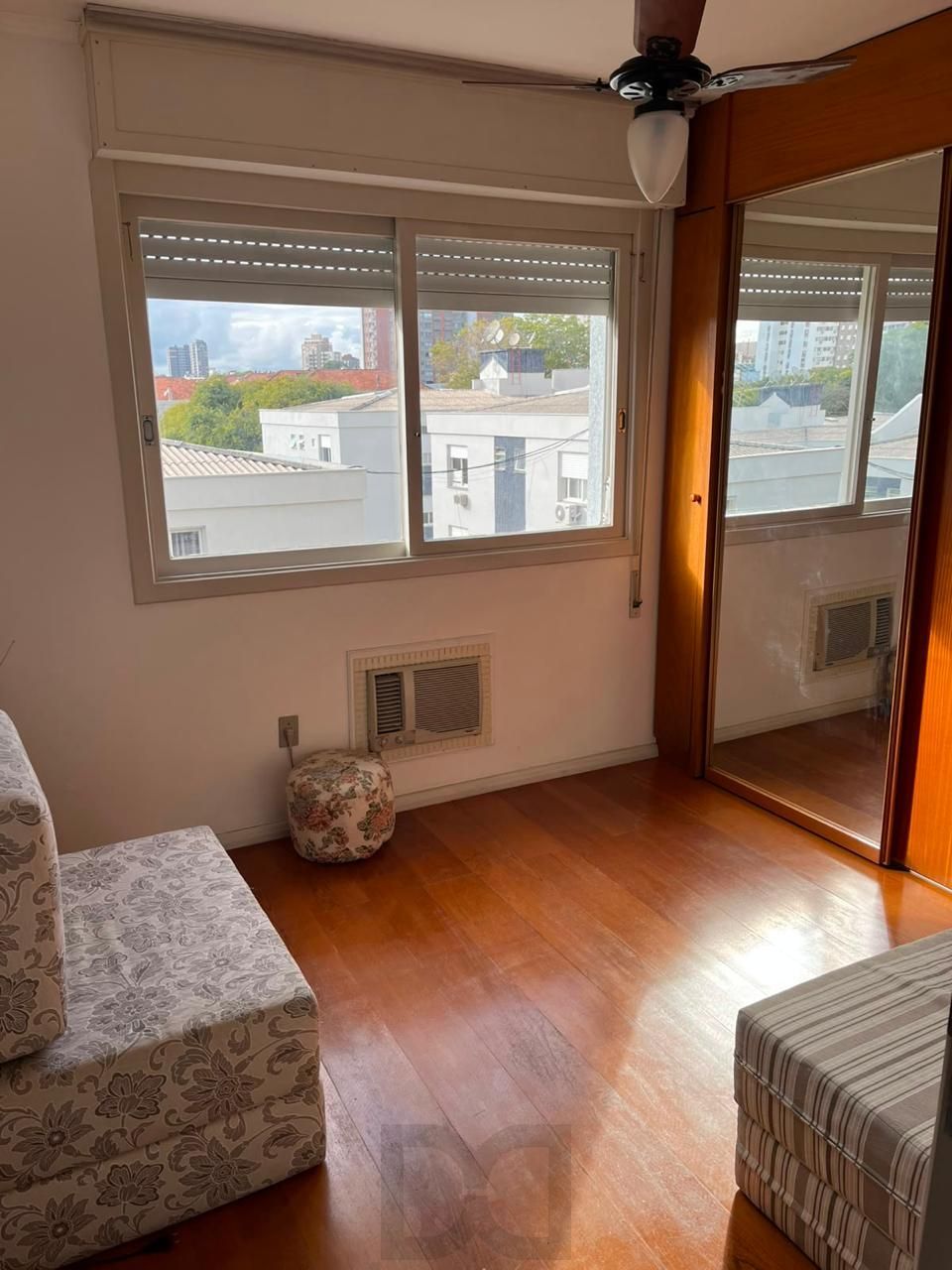 apartamento de 2 dormitórios a venda na rua Roque Calage — foto 4