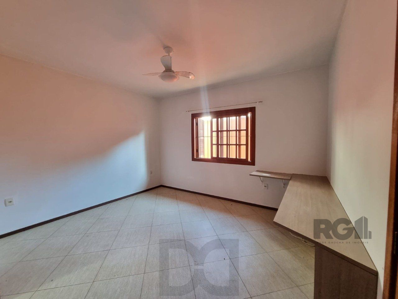 Linda Casa Bairro Ipanema 02 Dormitórios Suíte — foto 6
