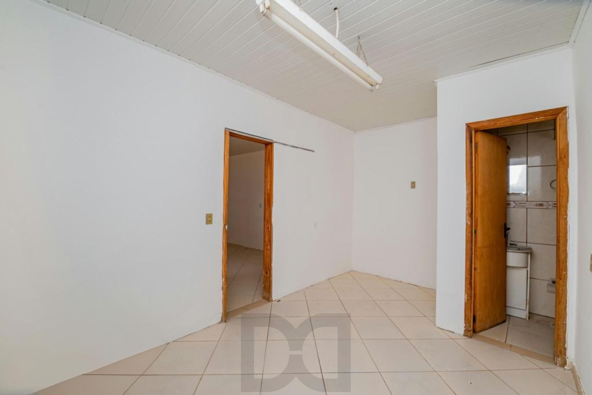Casa de 2 dormitórios, churrasqueira, pátio, 4 vagas no bairro Ipanema — foto 4