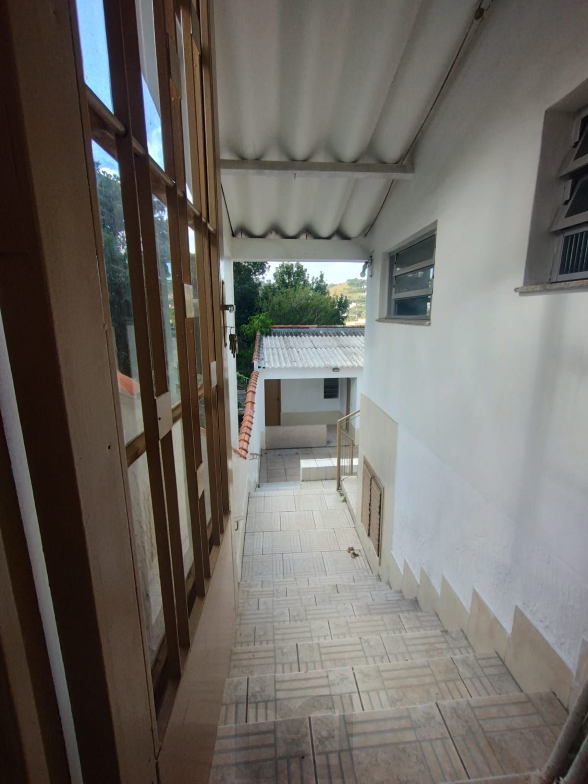 Excelente Casa com 03 suítes + Apto nos fundos com 01 Dor. Garagem 3 carros — foto 5
