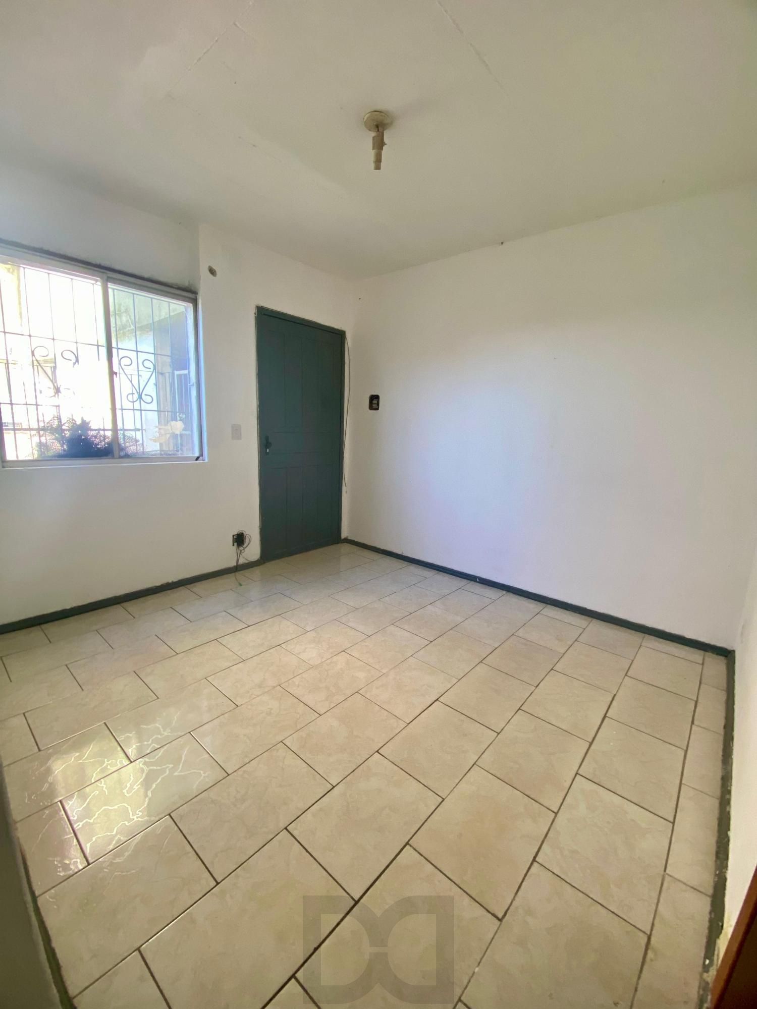 Apartamento Térreo, com 2 quartos, portaria e pátio no bairro Rubem Berta — foto 1