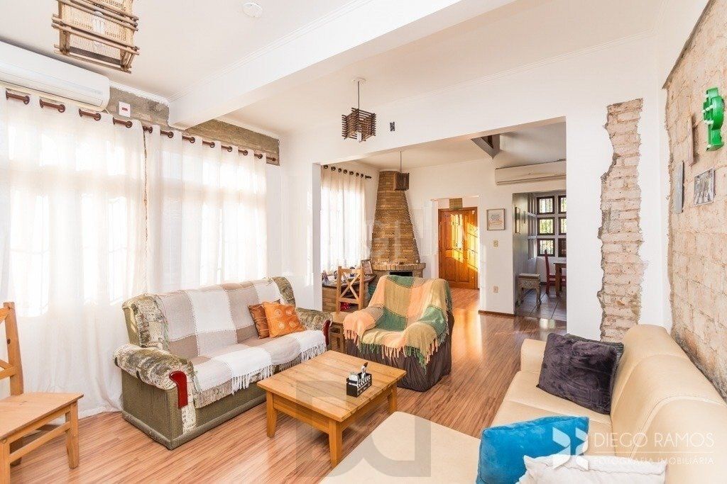 BELO SOBRADO REFORMADO 3 DORMITÓRIOS - BAIRRO NONOAI — foto 1