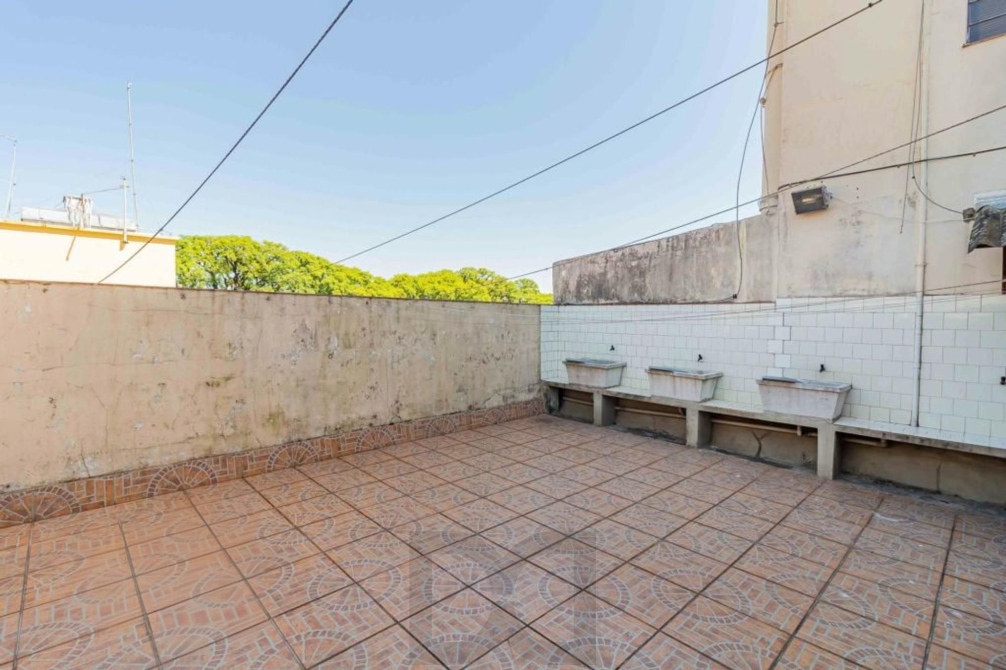 Apartamento com 2 quartos, elevador semi mobiliado no bairro Floresta. — foto 27