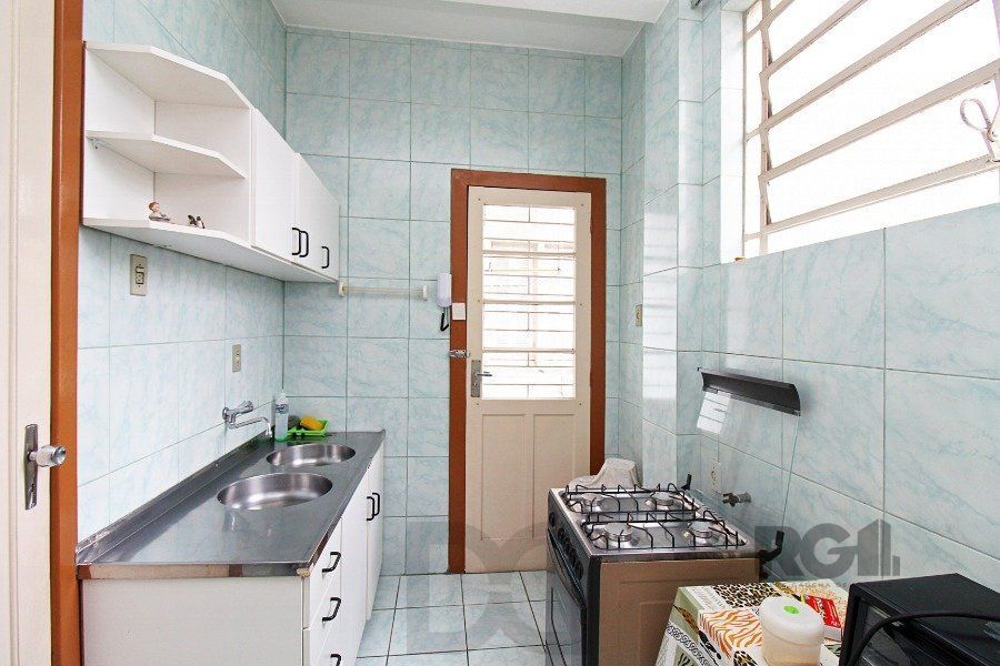 Apartamento a venda na Avenida Alberto Bins com 4 quartos, 2 banheiros, elevador, frente a fundos, no coração do Centro Histórico de Porto Alegre — foto 15