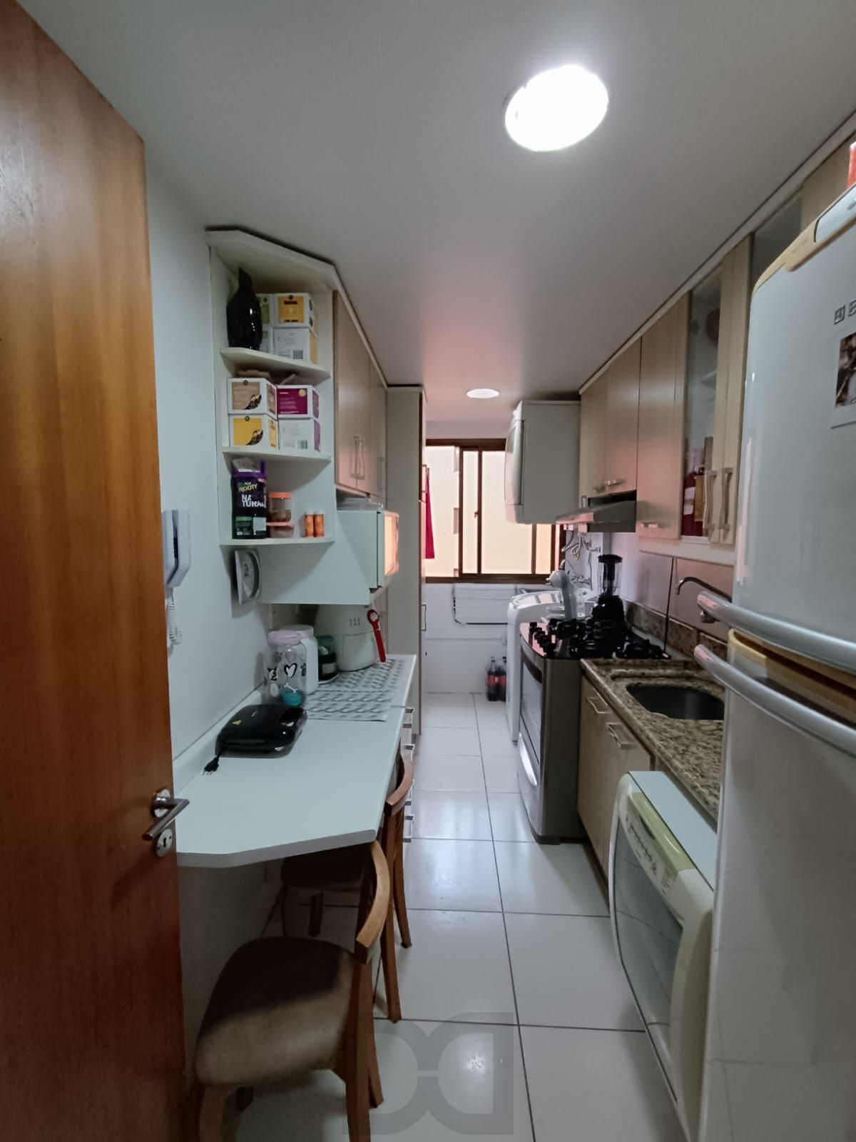 Apartamento semimobiliado com 67,37 m² de área privativa com 3 dormitórios — foto 10