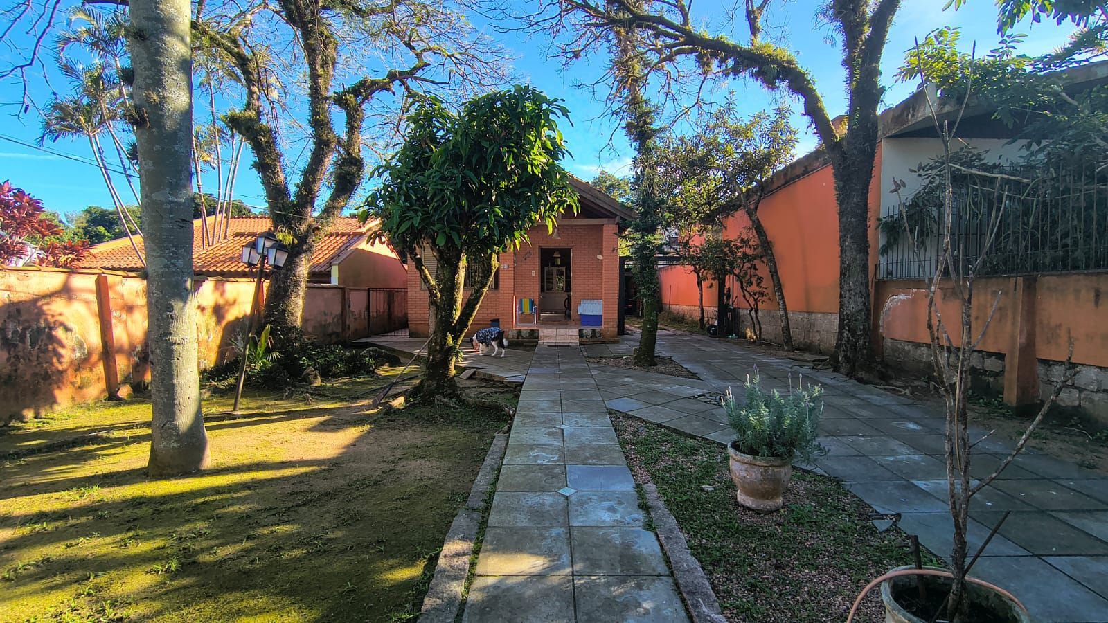 Casa a venda de 3 dormitórios no bairro Guarujá — foto 2