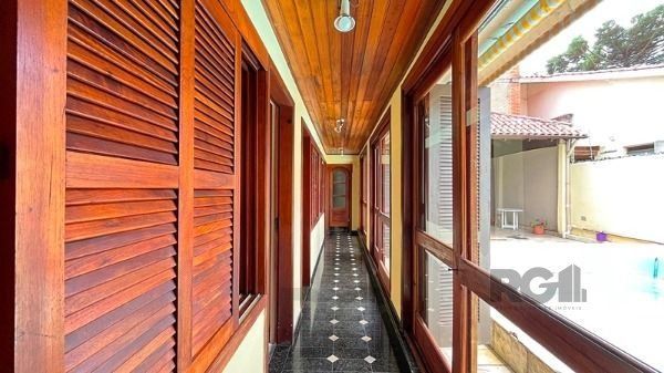 Casa em Porto Alegre, no bairro Guarujá, com 5 dormitório(s), e 5 banheiros, à venda. — foto 22