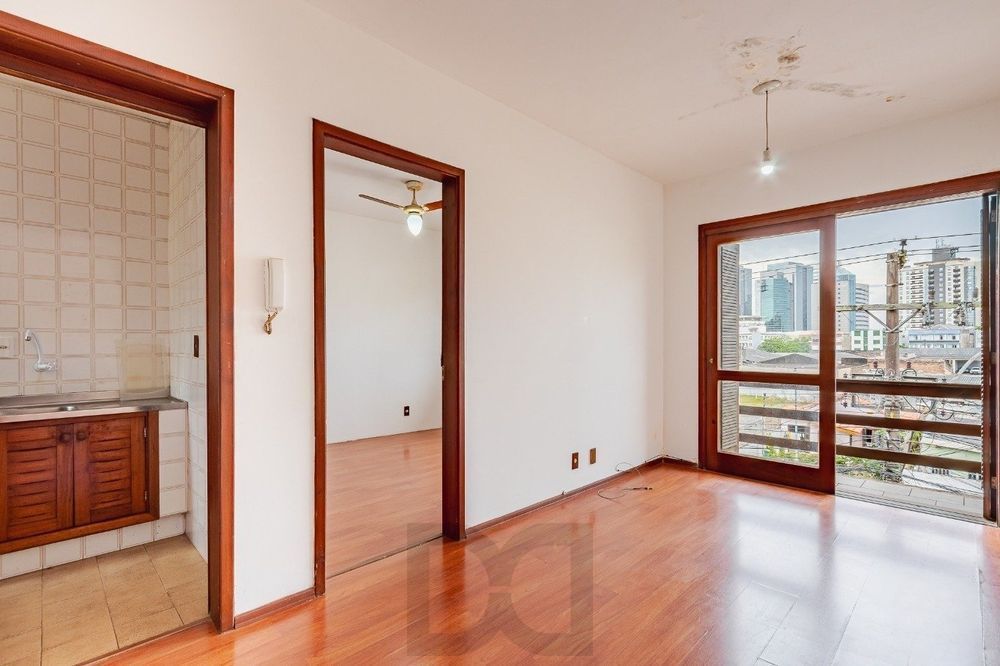 Apartamento com 1 Suite, sacada e 1 vaga de garagem no bairro Cidade Baixa — foto 4