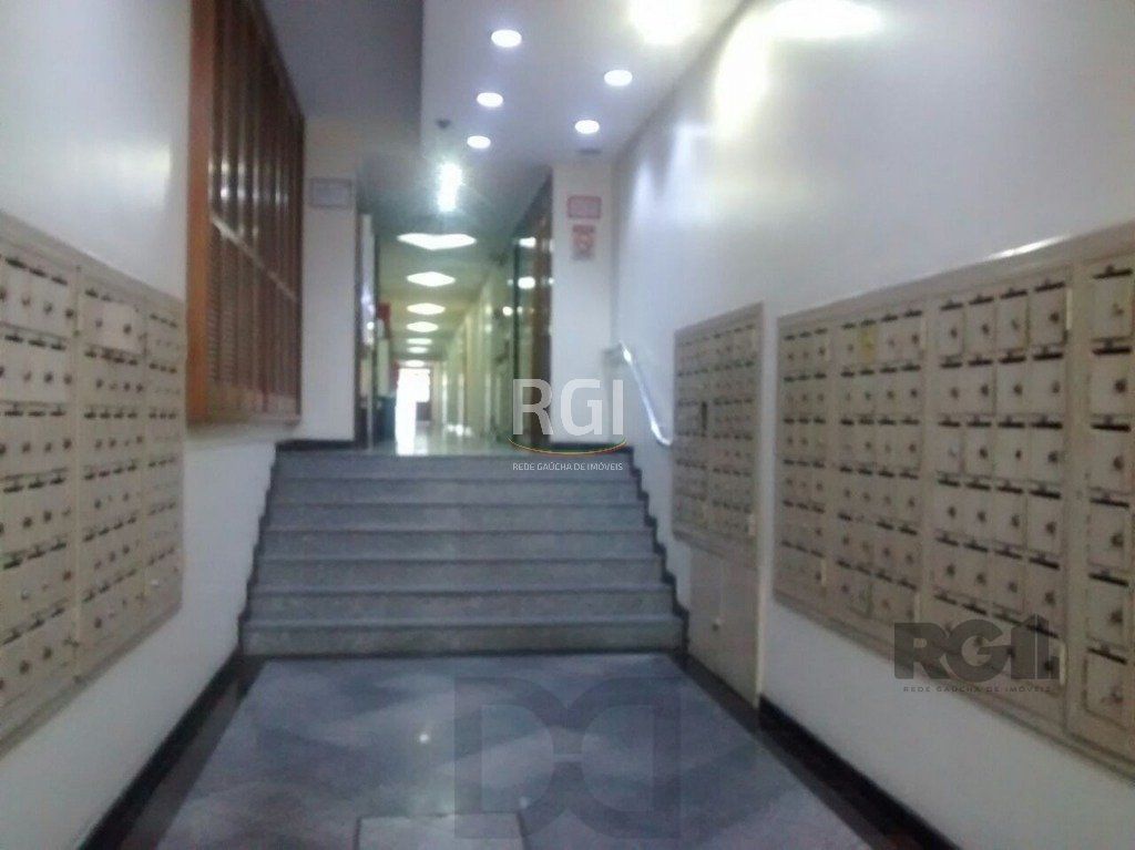 Apartamento JK na Cidade Baixa reformado andar alto — foto 11