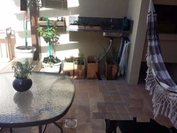 Sobrado em Ipanema, zona sul de Porto Alegre, com 175m² - 3 dormitorios, sotão, piscina. — foto 23
