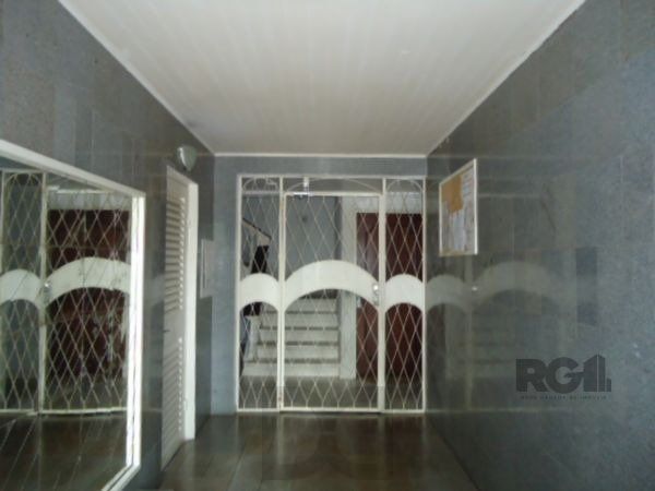 Apartamento de 2 dormitórios no bairro Teresópolis térreo com pátio DESOCUPADO — foto 16