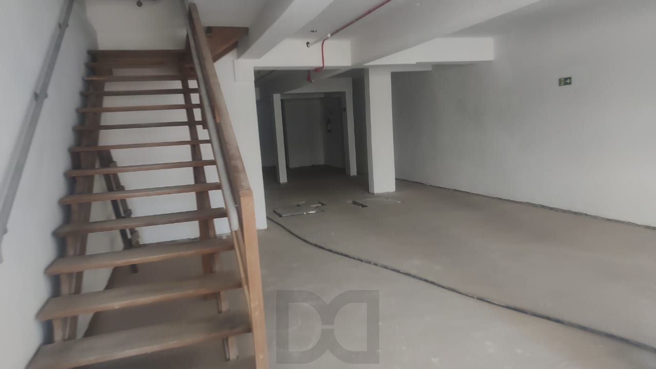 Vende loja ,com mezanino 180m², 2 banheiros — foto 12