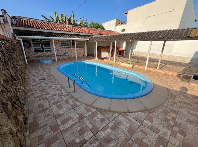 Casa Térrea com Piscina, 3 Dormitórios e Possibilidade para 4º Dormitório Venda — foto 1