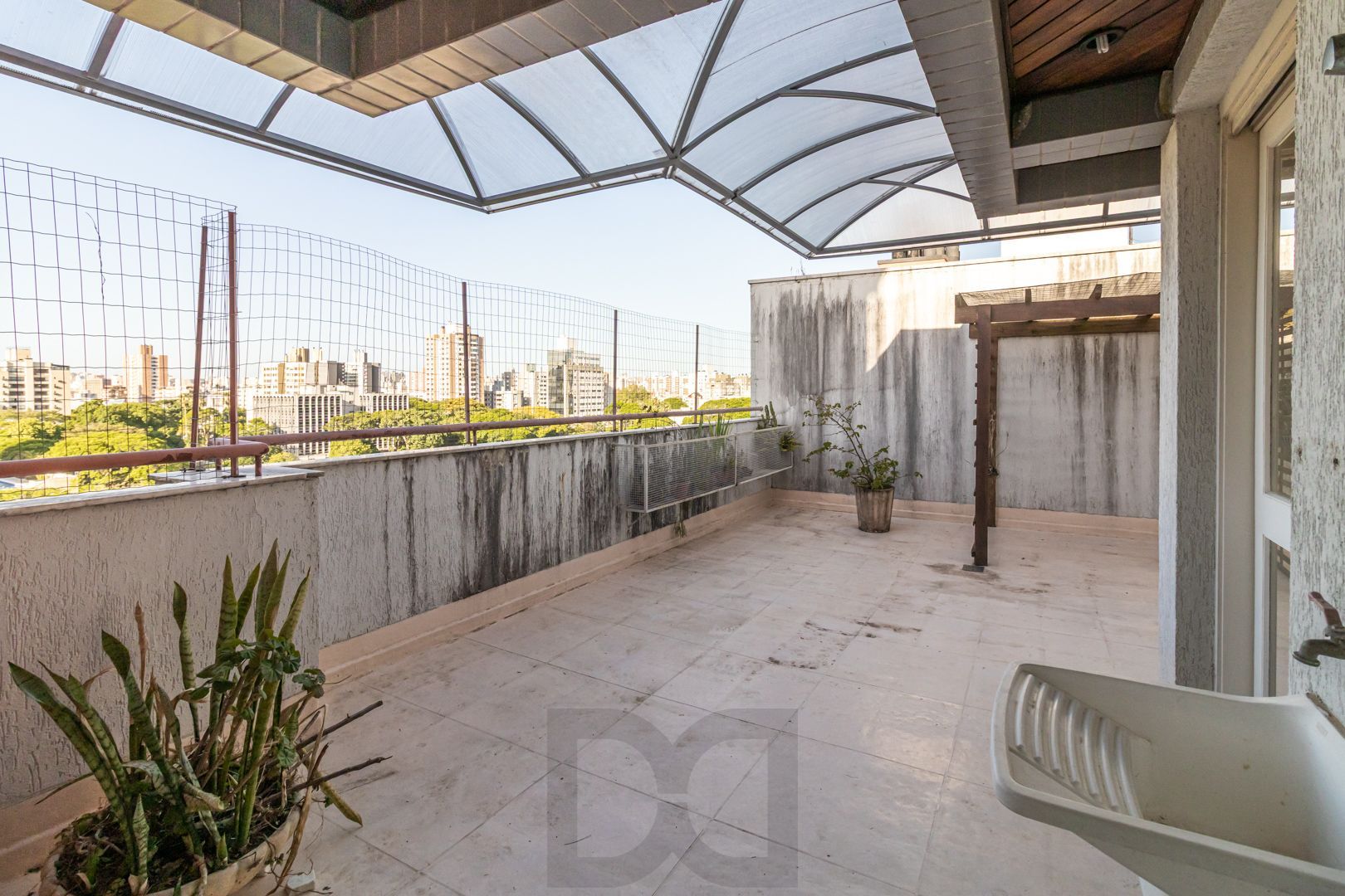 Cobertura no Menino Deus de 3 dormitórios e 2 vagas DESOCUPADO — foto 1