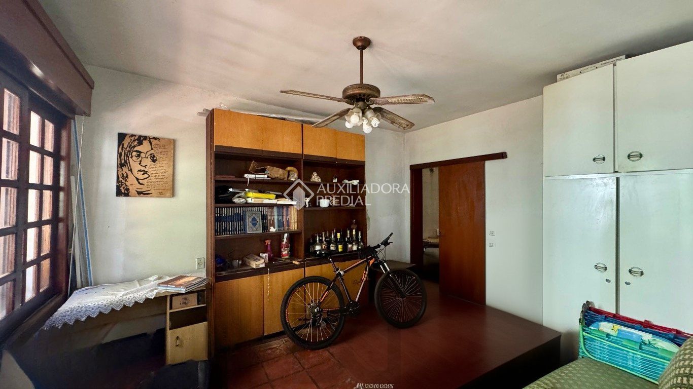 Casa com 350m², 4 quartos, 2 Suítes à venda em Azenha, Porto Alegre. — foto 37